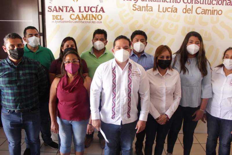 Juan Carlos García Márquez regulariza servicio de recolección de basura en Santa Lucía del Camino