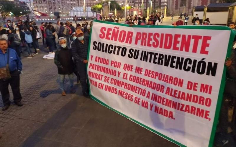 Ejidatarios de San Juan Bautista Tuxtepec protestan frente a Palacio Nacional en CdMx