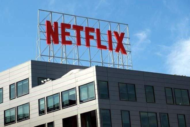 Se hunde Netflix 35% en Wall Street; BMV pierde nivel clave