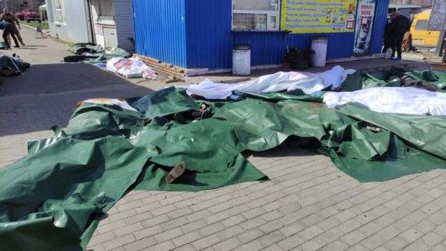 Sube a 50 muertos, incluidos 5 niños, saldo a ataque a estación de tren en Ucrania