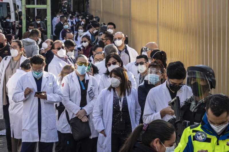 México oferta 13.765 plazas de médicos especialistas para paliar las necesidades del sistema de salud