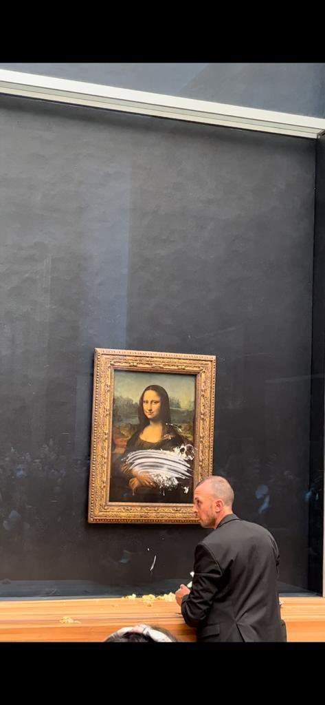 Un visitante del Louvre ataca a ‘La Gioconda’ con una tarta