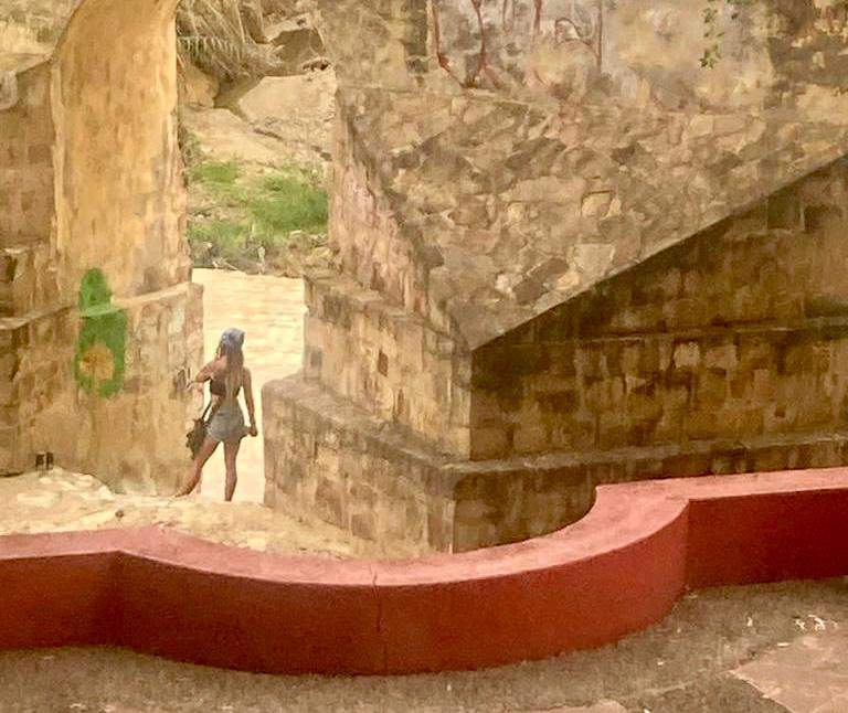 Ahora hasta extranjeros vandalizan patrimonio de la ciudad de Oaxaca