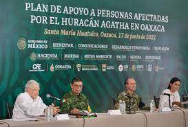 AMLO anuncia plan de reconstrucción tras huracán Agatha en Oaxaca