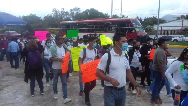 Con bloqueos piden registro de universidades “patito” de Oaxaca