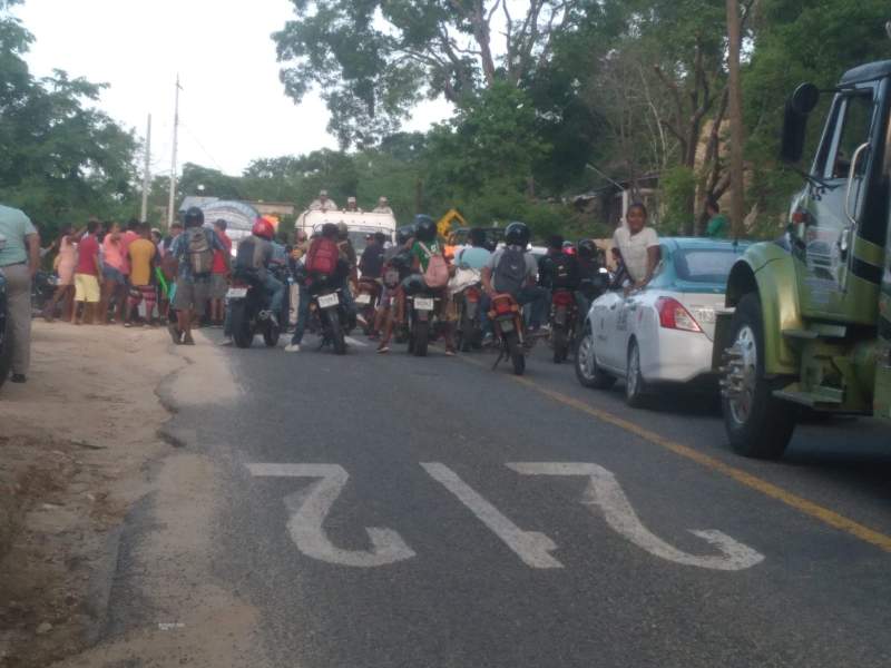 Damnificados bloquean carretera en la Costa por pésimo censo