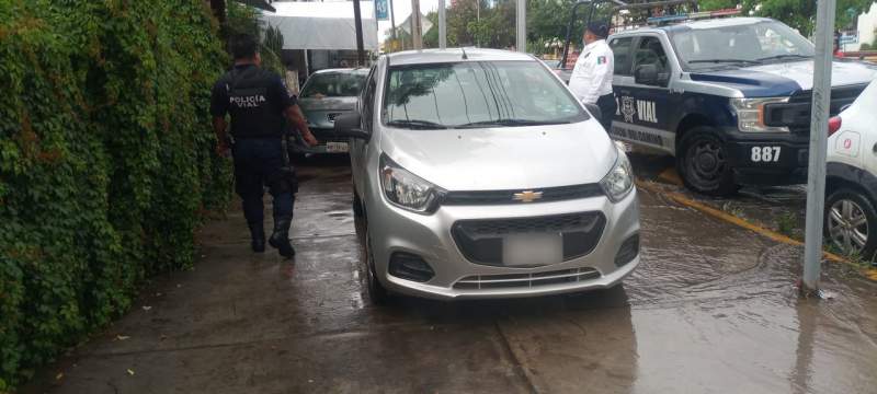 Fuerzas de seguridad de Santa Lucía del Camino recuperan vehículo con reporte de robo