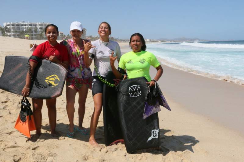 Oaxaca cierra el segundo día de surfing como líder del medallero