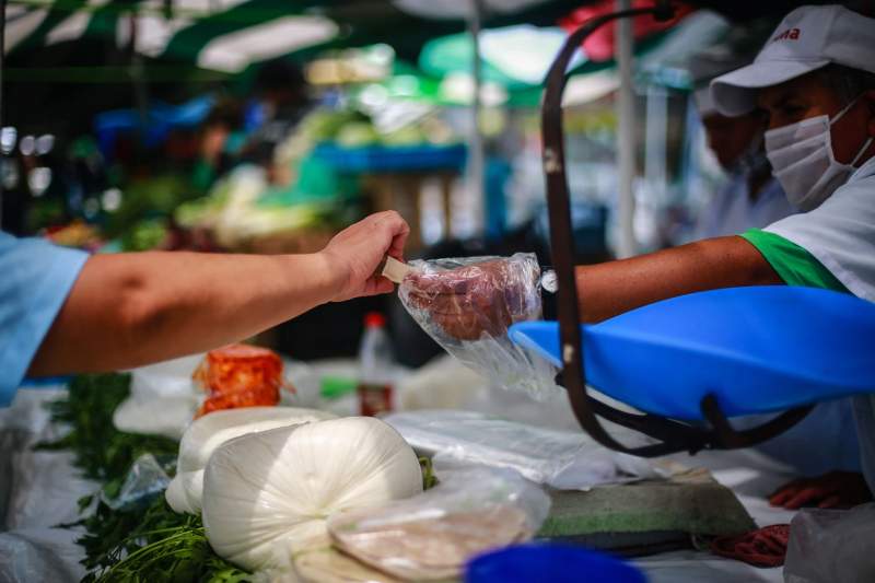Profeco enumera las marcas de queso Oaxaca ‘falsos’ y que contienen hongos