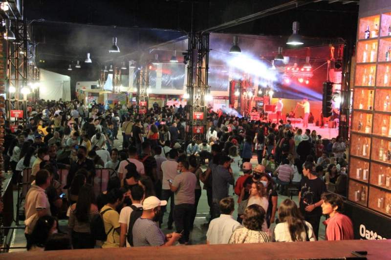 Se vuelve a romper record de asistencia en la Feria del Mezcal 2022