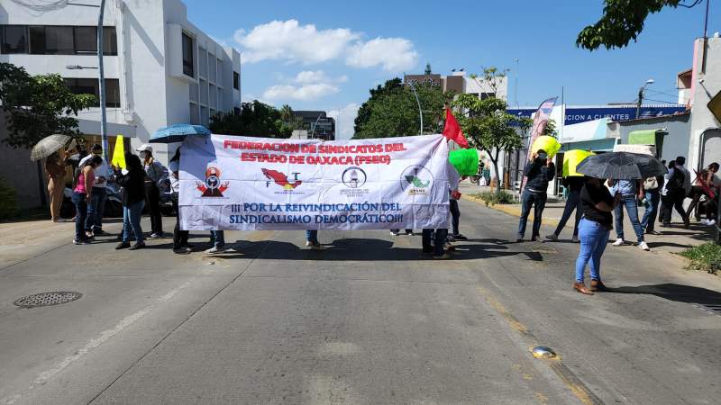 Ante visita de Zoé Robledo, denuncian actos de corrupción en IMSS Oaxaca