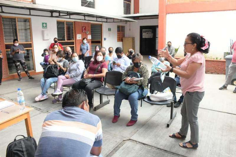Atiende el IEEPO inconformidad en escuela “España” de la capital