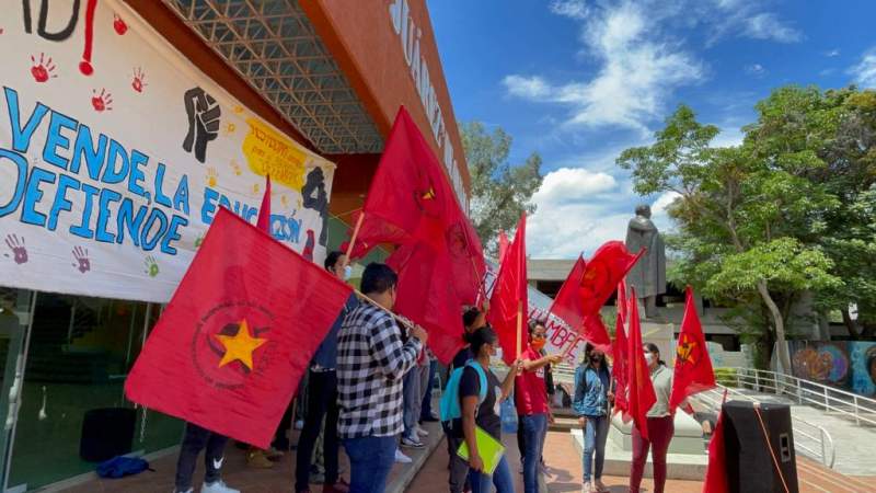 Estudiantes revolucionarios quieren ingresar a la UABJO sin examen ni pagos