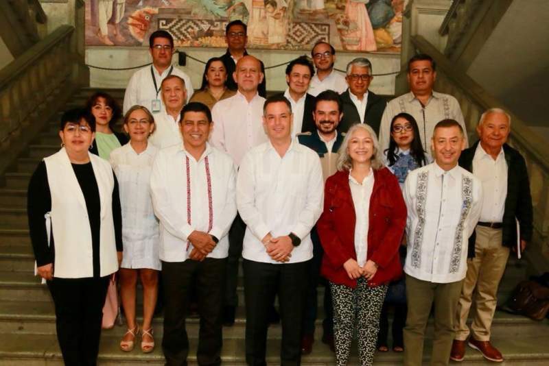 Funcionarios federales y gobernadores actual y electo supervisan sector salud de Oaxaca
