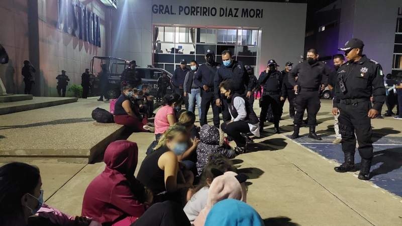 Otro golpe de la Policía Estatal: rescata a cerca de 90 migrantes en la capital