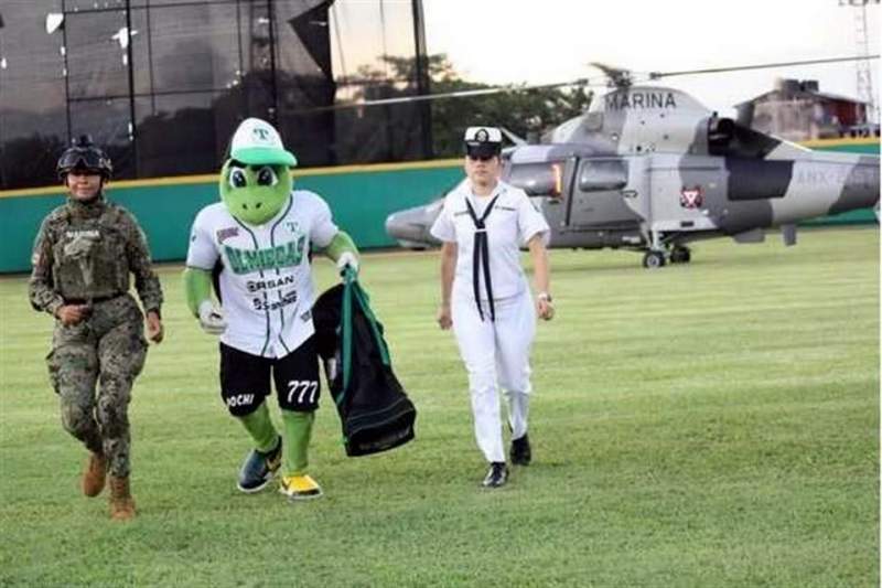 Presta Semar helicóptero ¡Para show beisbolero en Macuspana!