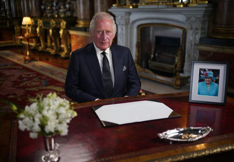 Carlos III se presenta ante los británicos como el garante de la continuidad de una monarquía neutral