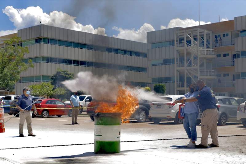 En Oaxaca capacitan a brigadistas de Ciudad Administrativa en manejo de extintores
