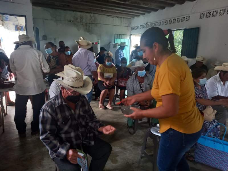 Éxito en la jornada de entrega de lentes gratuitos en Ojitlán por parte del PRI Oaxaca