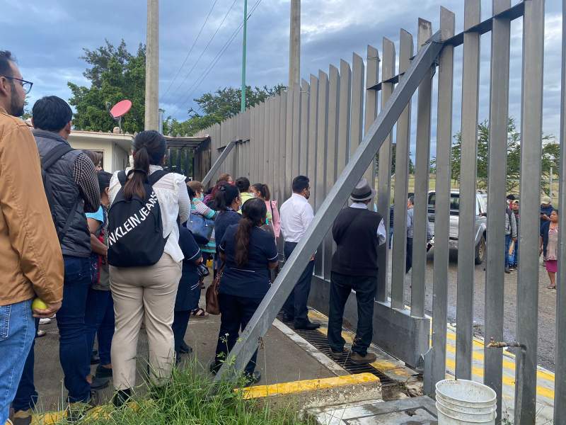 Persisten dos bloqueos carreteros en Oaxaca, a la Costa y al Istmo