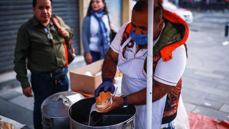 “Tiene grasa, pero te la avientas por el sabor”: tres comidas callejeras mexicanas entre las 50 peores del mundo