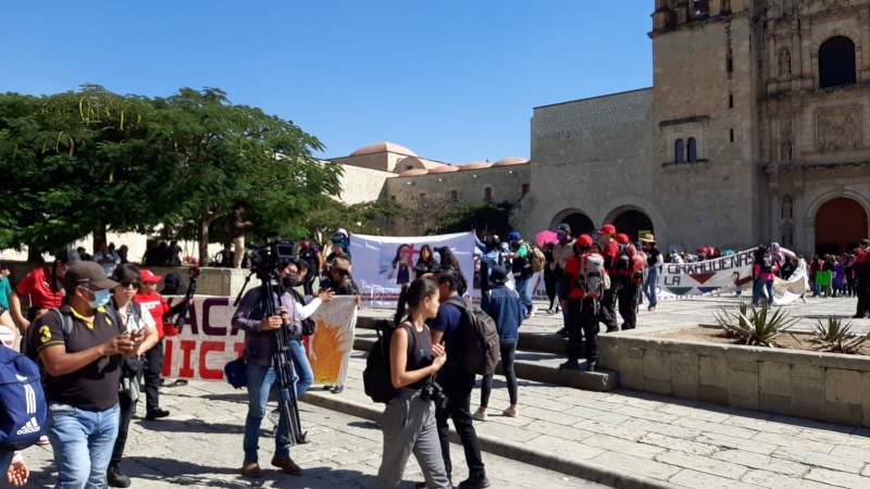 Marchan feministas en el Día Internacional contra la Violencia a la Mujer