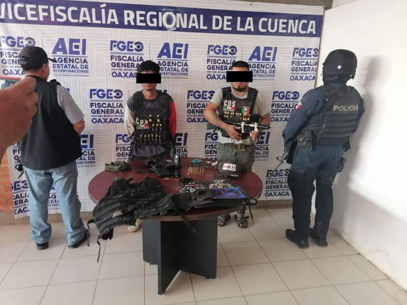 Detiene Seguridad Pública de Oaxaca a dos personas con armas y presunta droga en la Cuenca del Papaloapan
