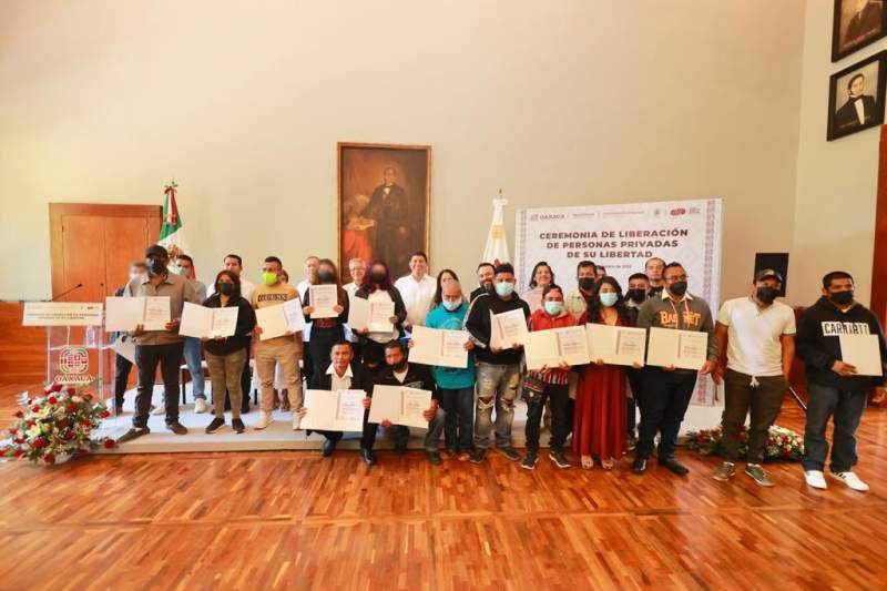 En un acto de justicia humanitaria, entrega Gobierno de Oaxaca boletas de liberación a personas privadas de su libertad