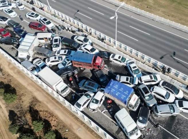 Viral: increíble choque múltiple de 200 vehículos en China