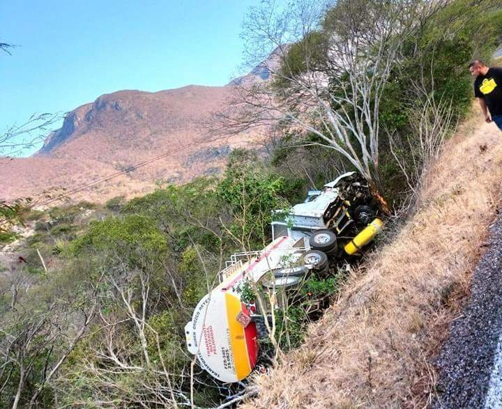 Confirman muerte de trailero en carretera Oaxaca-Istmo