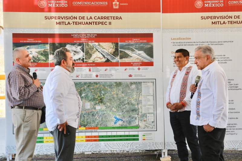 Constata el Presidente Andrés Manuel López Obrador junto al Gobernador Salomón Jara Cruz, avances en la construcción de la autopista Mitla-Tehuantepec