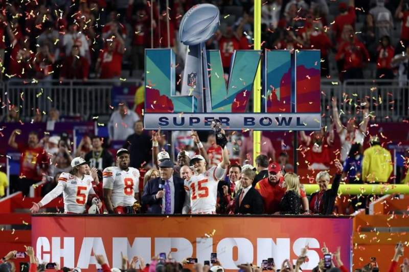 Conquista Chiefs tercer Super Bowl tras vencer a Eagles
