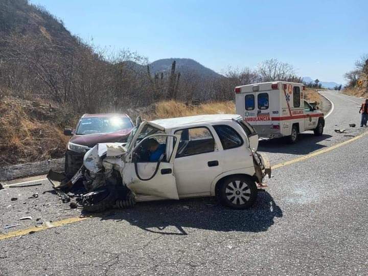 Accidente del funcionario Alejandro Lopez Jarquín deja un muerto y tres heridos en la carretera a Tehuantepec