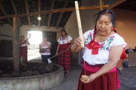 Oaxaca celebrará el 11 de abril como el Día de la maestra y el maestro mezcalero