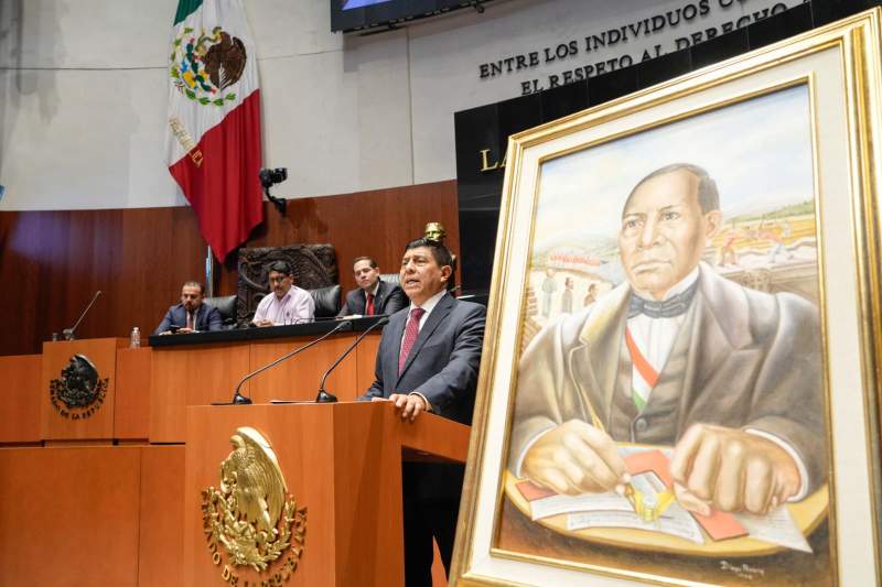 Al asistir como invitado, el Gobernador de Oaxaca al Senado de la República destacó la vida y obra del más ilustre de las y los oaxaqueños
