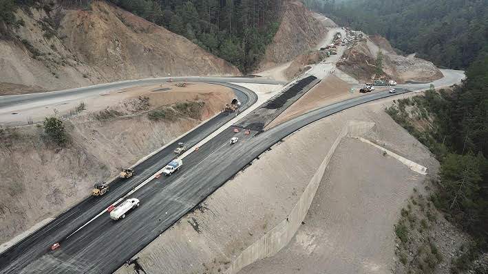 Carretera Mitla-entronque Tehuantepec II presenta un avance del 86 por ciento