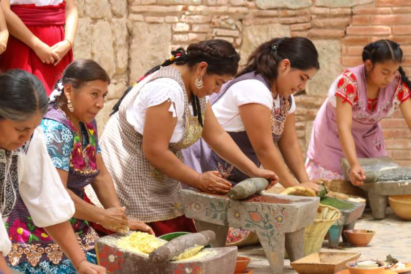 Cocineras tradicionales de Valles Centrales cautivan paladar de propios y visitantes