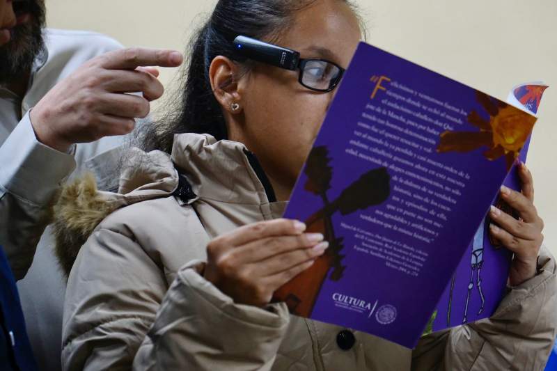 Dona Gobierno de Israel a Biblioteca Central de Oaxaca dispositivo de lectura para ciegos