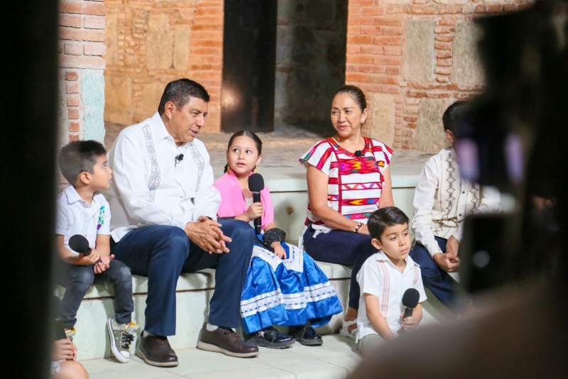 Gobernador Salomón Jara e Irma Bolaños Quijano conviven y dialogan con niñas y niños en el Jueves de Gozona