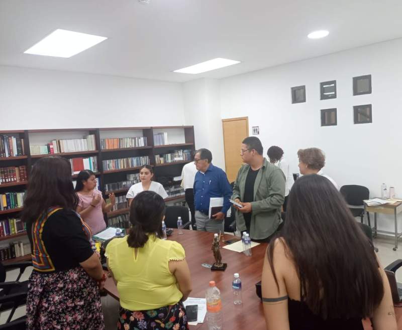 Sesiona Consejo Técnico de Adopciones del DIF Oaxaca
