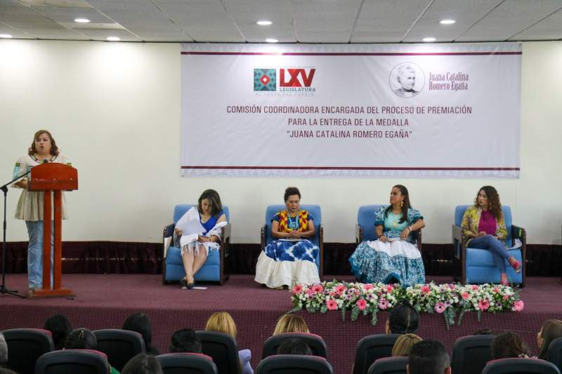 Congreso de Oaxaca reconoce a 18 mujeres que participaron en el proceso para entrega de la medalla “Juana Catalina Romero Egaña”
