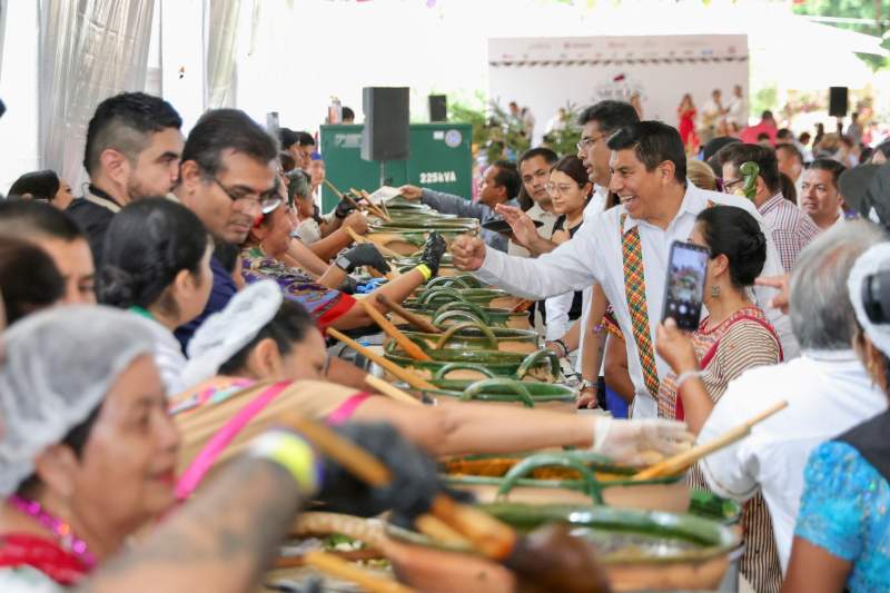 A través del Festival de los Moles 2023, Oaxaca comparte su platillo más emblemático