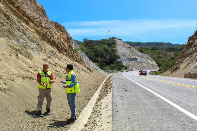 Supervisa Protección Civil Oaxaca carretera Mitla-Tehuantepec para su evaluación y factibilidad