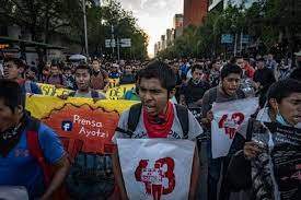 La rabia de los familiares de los 43 de Ayotzinapa: “El Gobierno se ha colocado del lado del Ejército”