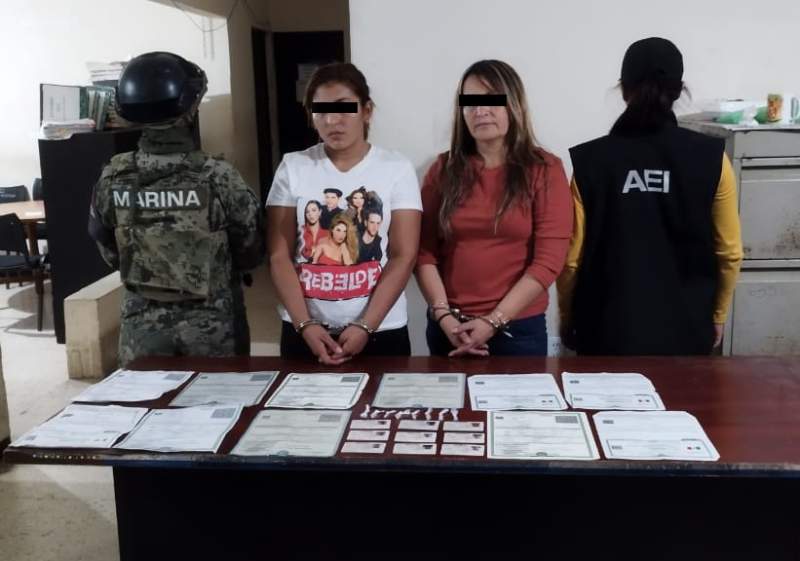 Fiscalía de Oaxaca detiene a dos personas y rescata a 18 migrantes durante cateo en el Istmo