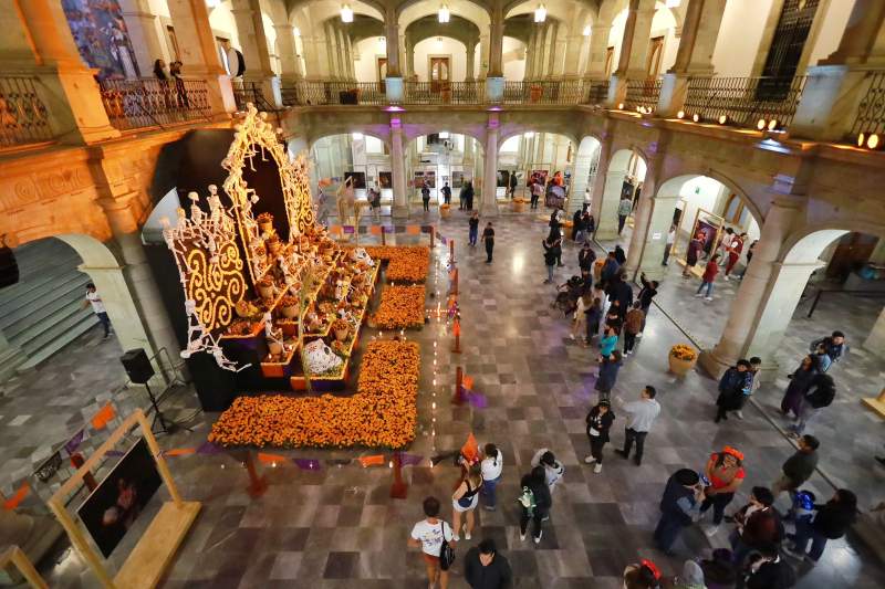 Maravilla Oaxaca con exhibición de altares y tapetes